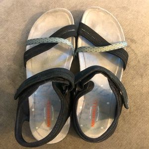 Merrill women’s sandals size 6
